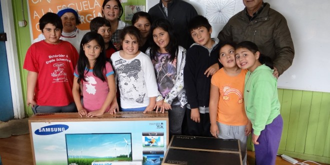 Escuela Rural San Pedro en Dalcahue, recibió equipamiento audiovisual