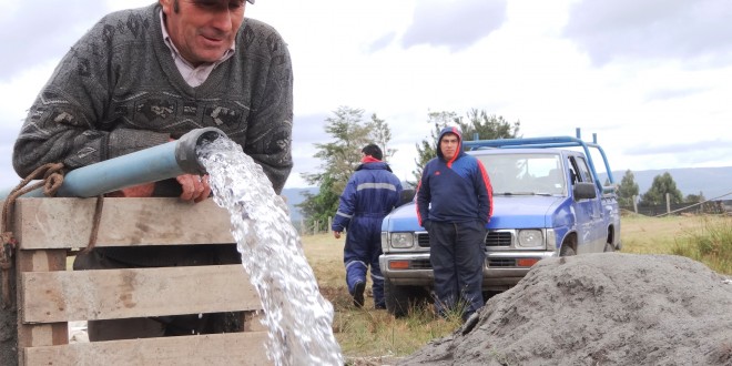 Municipio dalcahuino entrega agua en sectores rurales
