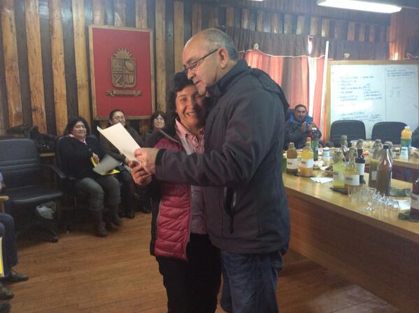 Alcalde entrega certificados a Mujeres Rurales