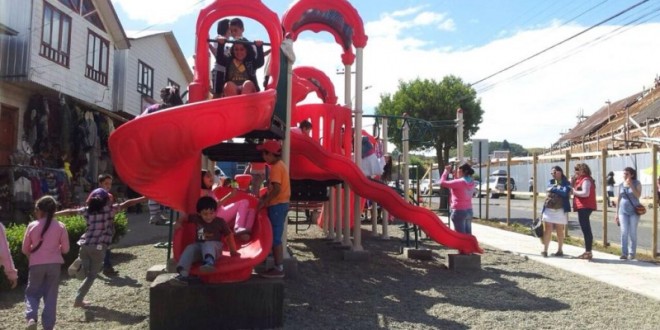 Niños de Dalcahue disfrutan de la nueva plaza de juegos