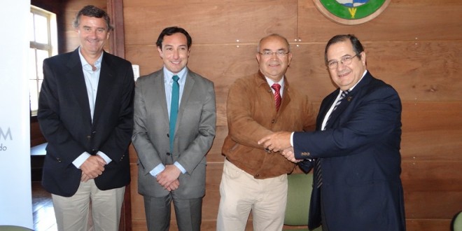 Alcalde de Dalcahue firmó convenio con Coaniquem en Puerto Varas