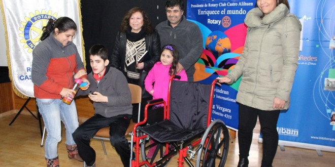 Menor de Dalcahue recibió silla de ruedas del Rotary Club de Castro