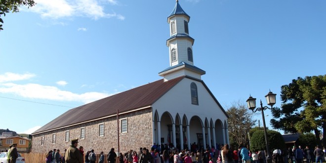 Vecinos de Dalcahue participaron en la Inauguración de la Restauración de la Iglesia
