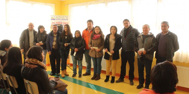 Municipalidad de Dalcahue entregó becas para alumnos de enseñanza media y superior