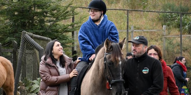 ÑIÑAS Y NIÑOS REALIZAN CABALGATA DE REHABILITACIÓN