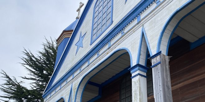 INICIAN OBRAS PARA RECUPERAR PILARES DE IGLESIA DE TENAÚN