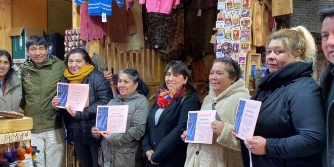 ARTESANAS Y HORTALICERAS ABREN LAS PUERTAS DEL MERCADO CAMPESINO