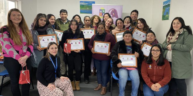 MUJERES EMPRENDEDORAS APRENDEN TELAR