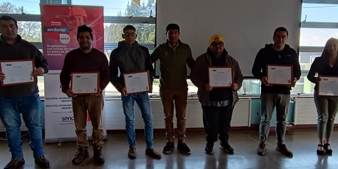 VECINOS SE CERTIFICAN CON LICENCIA DE CONDUCIR PROFESIONAL A-5