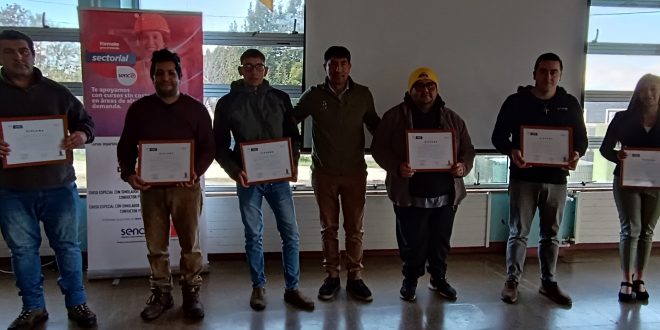 VECINOS SE CERTIFICAN CON LICENCIA DE CONDUCIR PROFESIONAL A-5