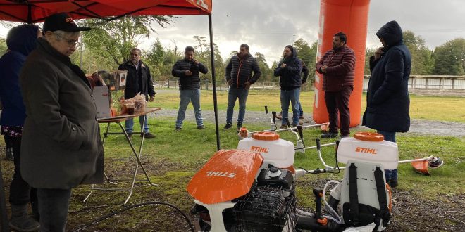 AGRICULTORES RECIBEN MAQUINARIA PARA FAENAS CAMPESINAS