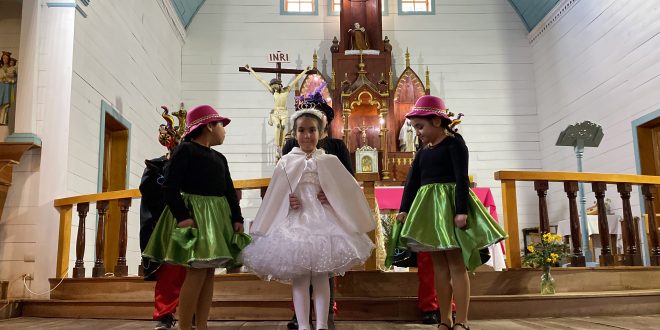 TENAÚN CELEBRA LOS NUEVOS PILARES DE SU IGLESIA