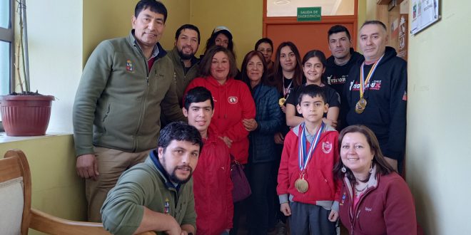 Municipio Dalcahuino se reúne con deportistas destacados de la comuna.