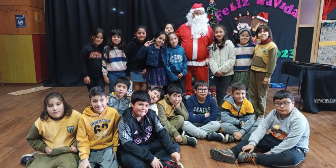 EN ESCUELAS DE DALCAHUE COMIENZA ENTREGA DE JUEGUETES NAVIDEÑOS