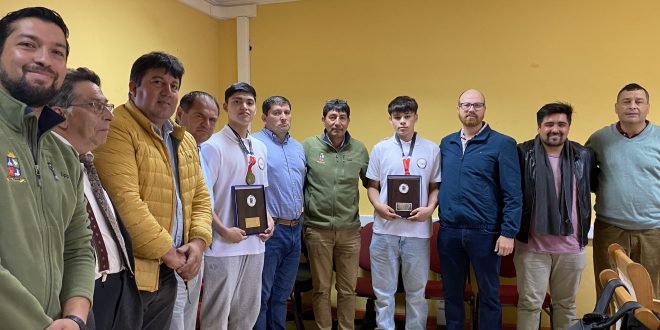 CONCEJO RECONOCE A JÓVENES BASQUETBOLISTAS DALCAHUINOS POR TRIUNFO