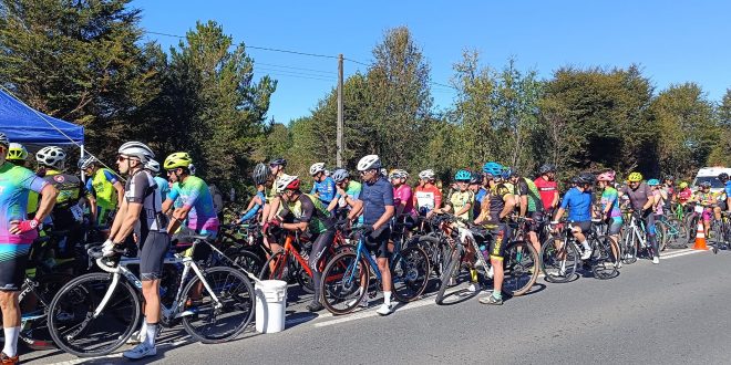 MAS DE UN CENTENAR DE CICLISTAS RECORREN COSTA DALCAHUINA