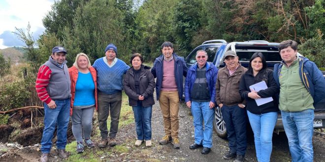 El alcalde Alex Gómez y directivos de la Unión Comunal Rural inspeccionan caminos rurales del sector Butalcura