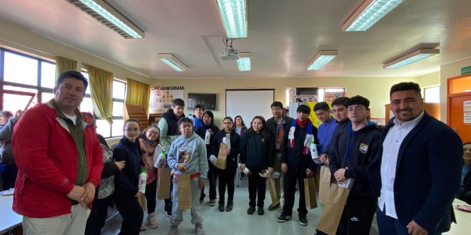 Municipalidad de Dalcahue otorga por primera vez becas para estudiantes con necesidades educativas permanentes
