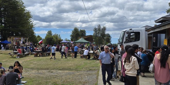 Dalcahue vive hoy el segundo día de la Muestra Cultural y Gastronómica «A la Mar» en el Parque Teguel