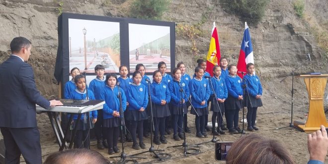 Niños protagonizan emotiva ceremonia por nuevo aniversario de la Batalla de Mocopulli