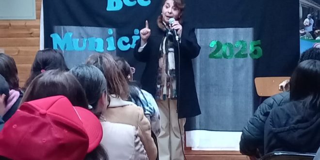 Con emoción y orgullo Dalcahue entregó 121 Becas Municipales 2025