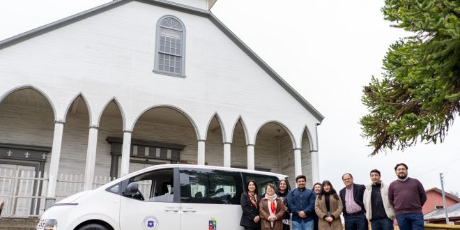 Dalcahue adquiere moderno furgón para pacientes dializados gracias a gestión eficiente de recursos municipales