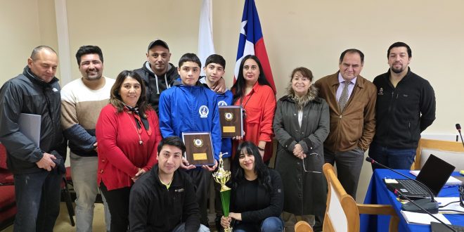 Municipalidad de Dalcahue rinde homenaje a campeones sudamericanos de boxeo