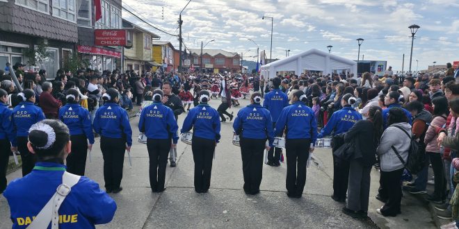Dalcahue celebró las Fiestas Patrias con homenaje a la Banda Escolar campeona nacional