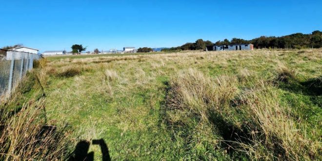 Club deportivo Marítimo y Caleuche de Tenaún recuperan su cancha y el deporte vuelve a casa