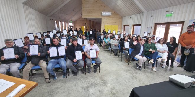 Dalcahue certifica a 63 vecinos en oficios del mar gracias a una alianza público-privada que abre nuevas oportunidades de desarrollo