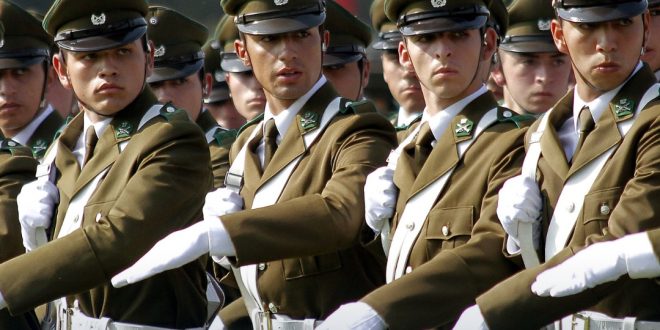 Alcaldesa saluda a Carabineros de Chile en su aniversario 99