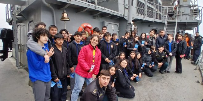 Estudiantes de Dalcahue vivieron experiencia educativa a bordo de la Fragata “Almirante Blanco Encalada”