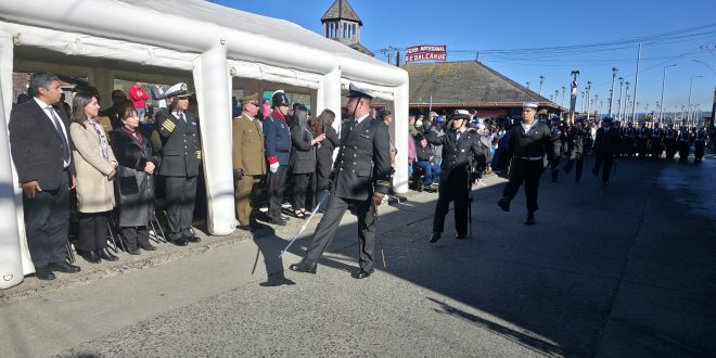 Dalcahue rindió homenaje a las Glorias Navales con masivo desfile y reconocimiento a servidores de la comunidad