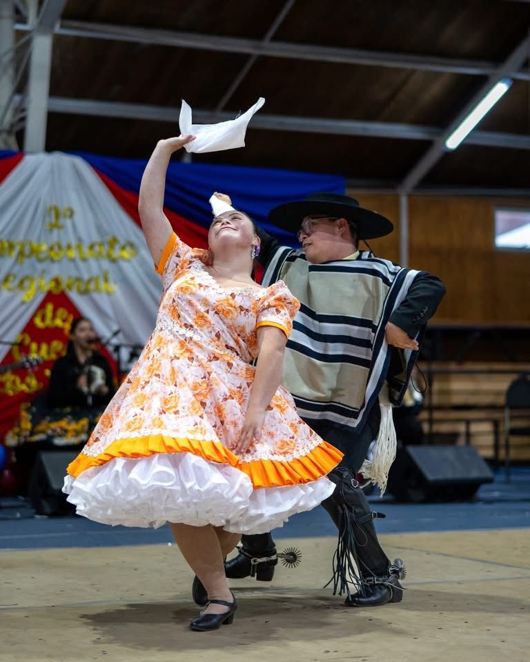 Dalcahue enciende el invierno con la primera Peña Folclórica “Abel y Checho”