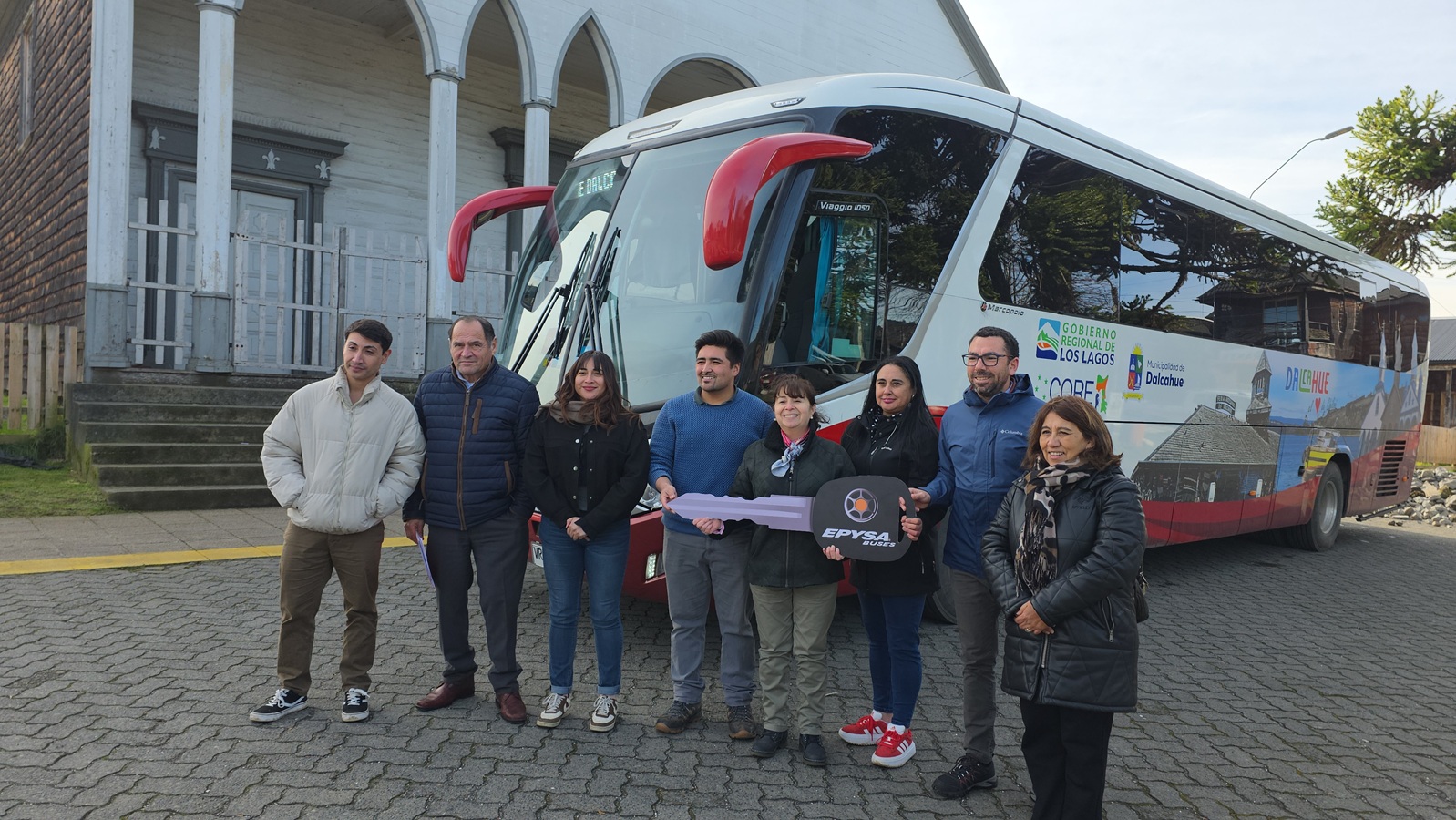 Dalcahue suma moderno bus para fortalecer el traslado de organizaciones sociales
