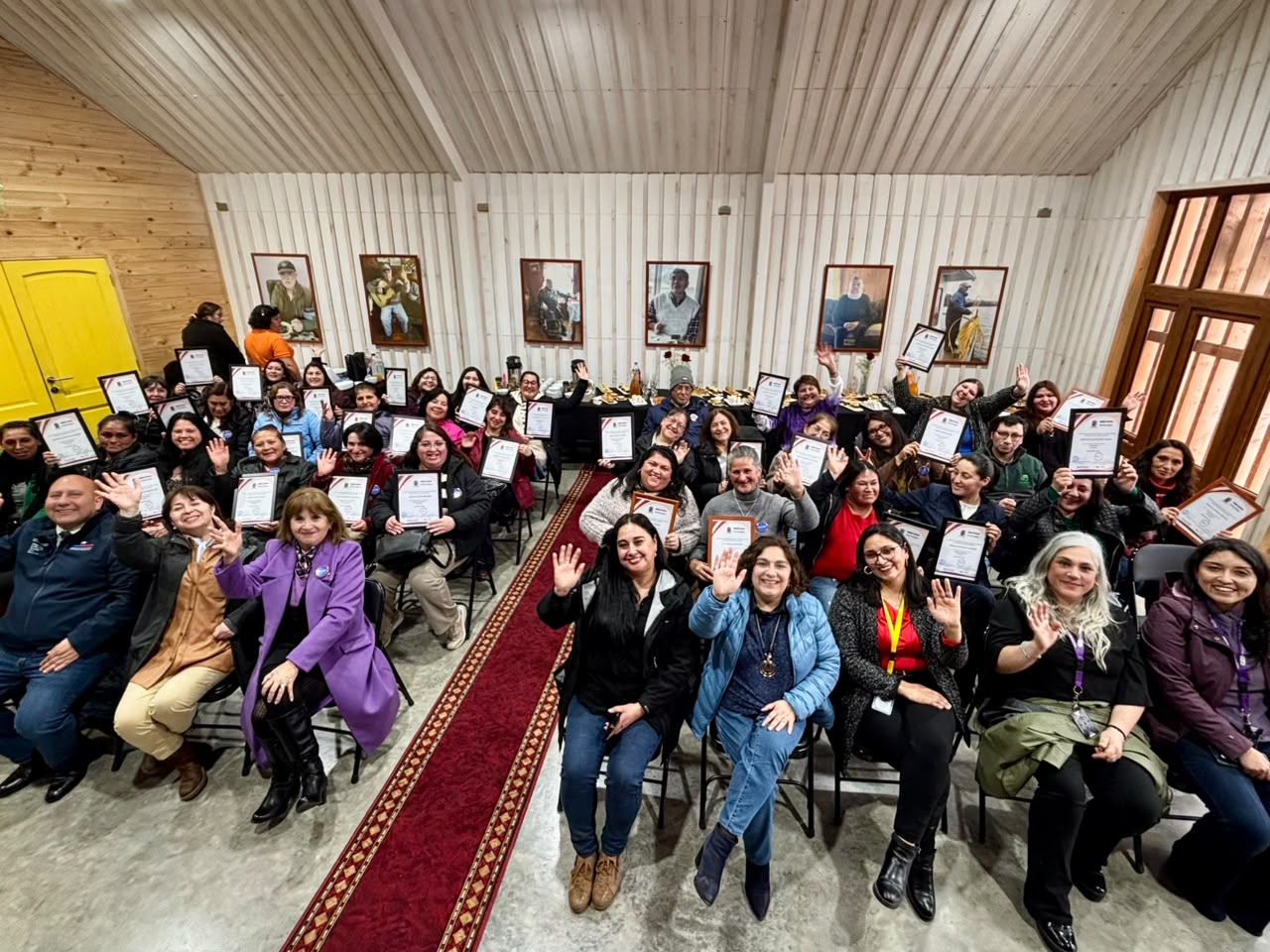 Dalcahue certifica a 50 mujeres tras completar talleres de PRODEMU en emprendimiento, arte y medioambiente