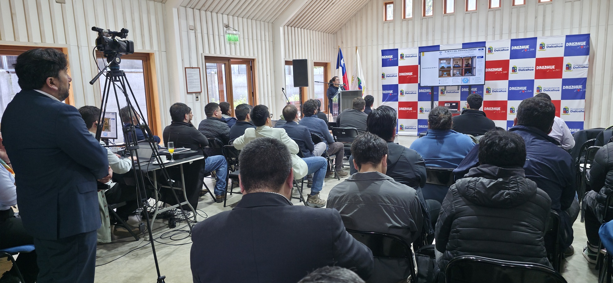 Dalcahue se proyecta como referente en ciberseguridad tras exitoso seminario internacional junto a la universidad mayor