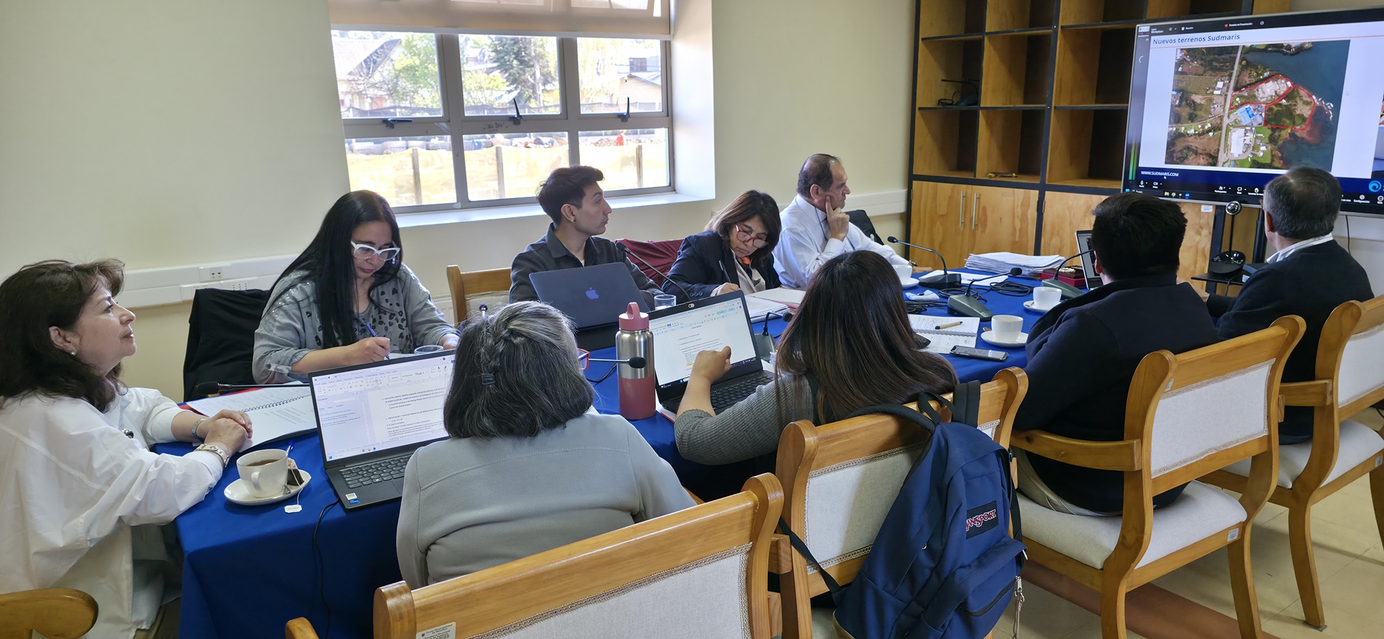Sudmaris presenta al Concejo Municipal de Dalcahue propuesta para modificar trazado del camino vecinal de Astilleros