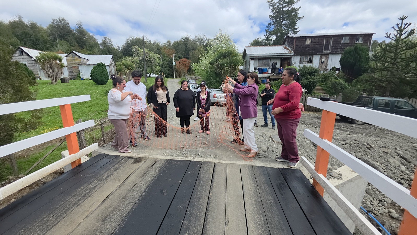Pavimentación, nueva plaza y apertura de puente: alcaldesa de Dalcahue fortalece su trabajo en terreno