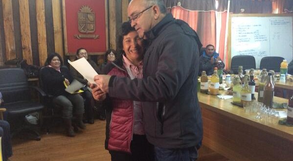Alcalde entrega certificados